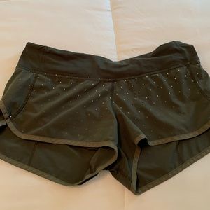 Lululemon shorts size 6